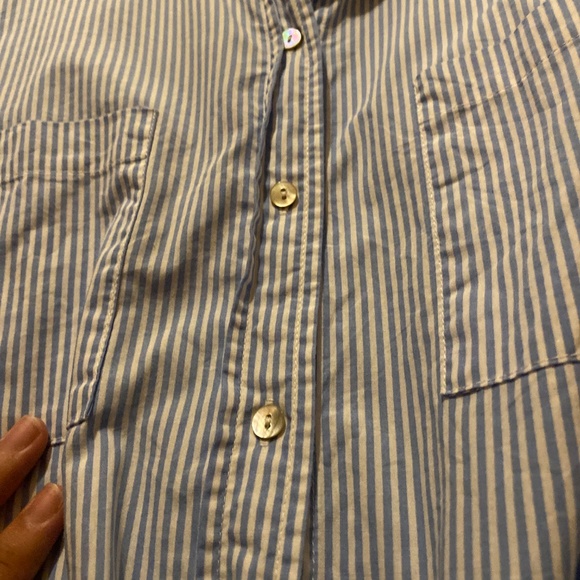 🤍Modern Button Up💙 - Picture 4 of 4